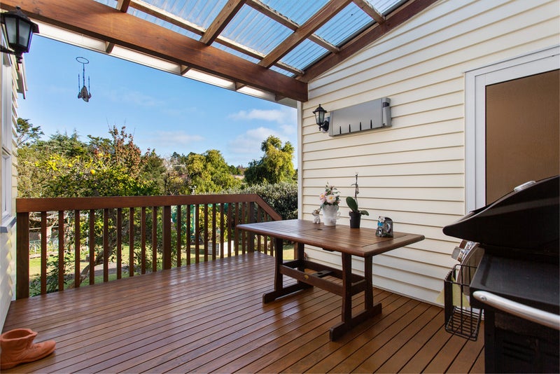 108 Godley Road, Green Bay, Waitakere - Carousel 2