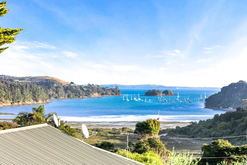 5 Erua Road, Ostend, Waiheke Island - Carousel 1