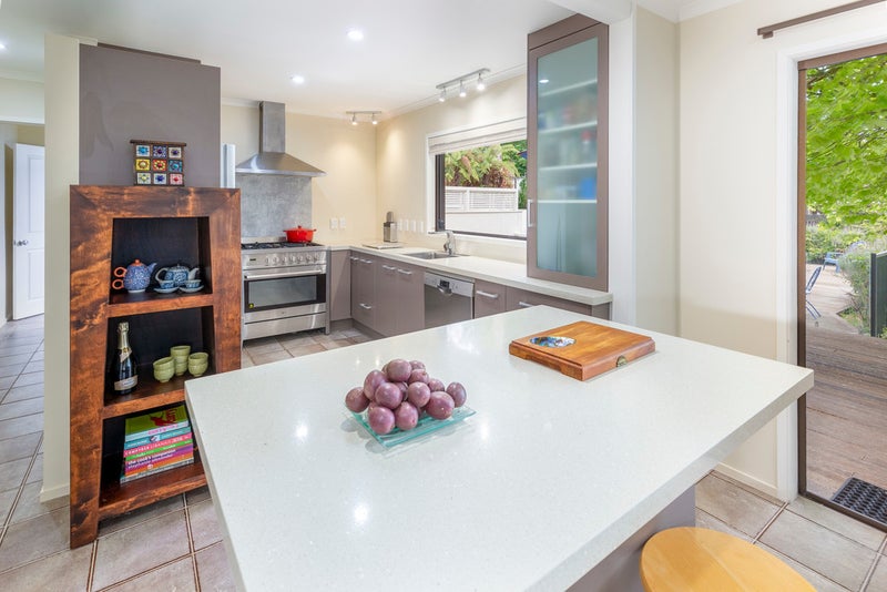 5 Gulliver Place, Conifer Grove, Takanini - Carousel 2