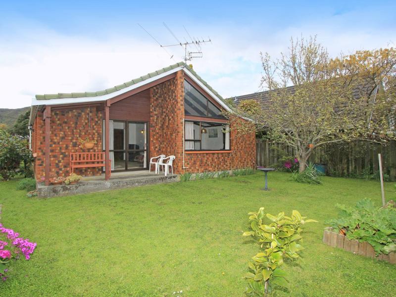 9A Raymond Terrace, Fairfield, Lower Hutt - Carousel 1