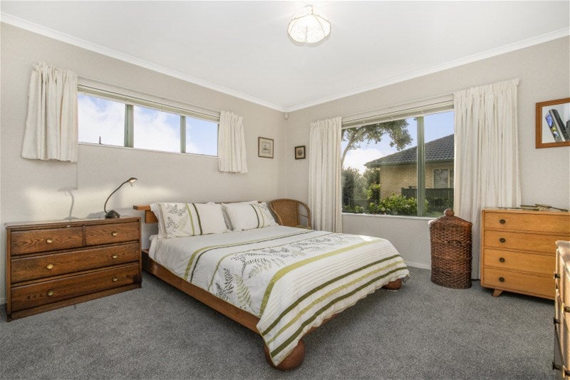 28 Sandwick Drive, Weymouth, Auckland - Carousel 1