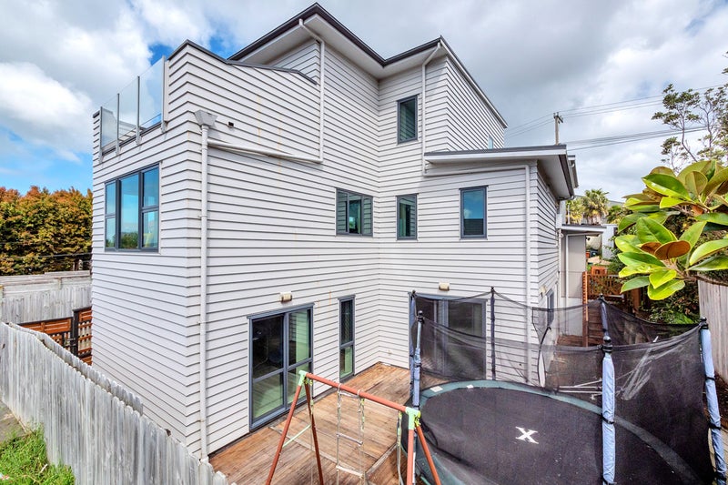 45 Forrest Hill Road, Milford, Auckland - Carousel 2
