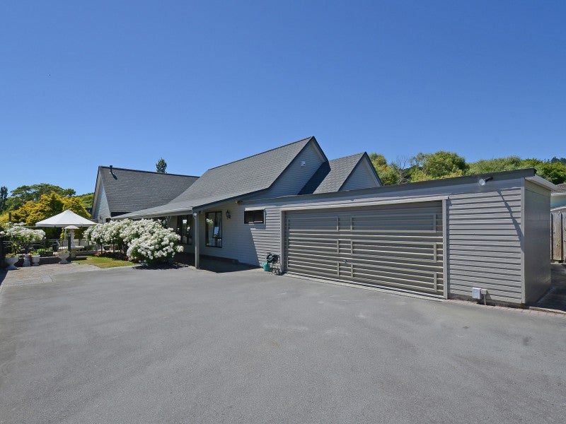 5 Clinker Grove, Silverstream, Upper Hutt - Carousel 1