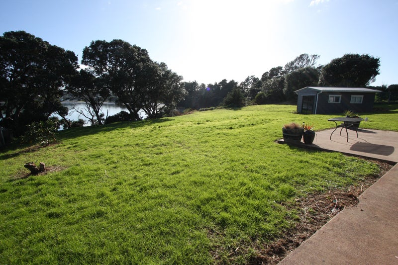21 Esslin Road, Surfdale, Waiheke Island - Carousel 3