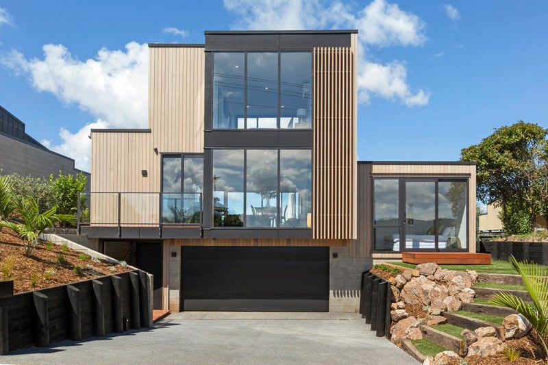 39 Burrell Road, Oneroa, Waiheke Island - Carousel 1