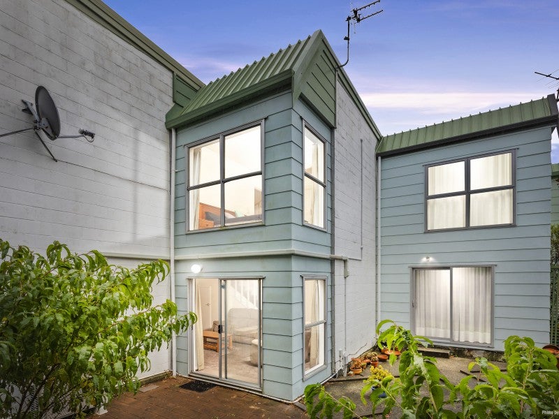 2/70 Hataitai Road, Hataitai, Wellington - Carousel 1