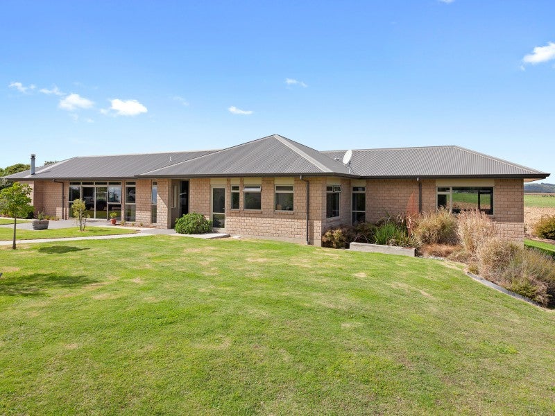 95 Aerodrome Road, Thornton - Carousel 1