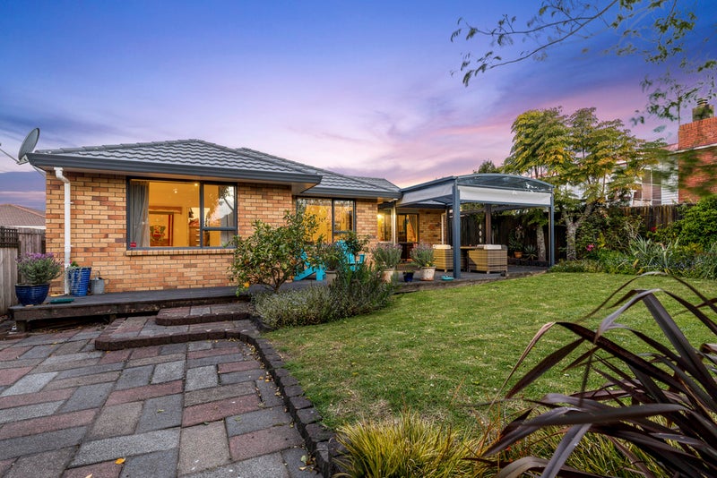 21A Cliff View Drive, Green Bay, Auckland - Carousel 1