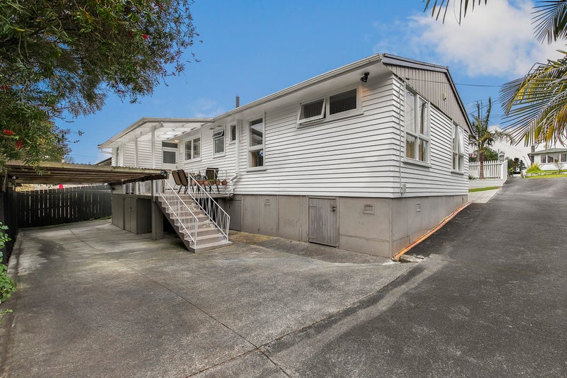 18 Larnoch Road, Henderson, Auckland - Carousel 14