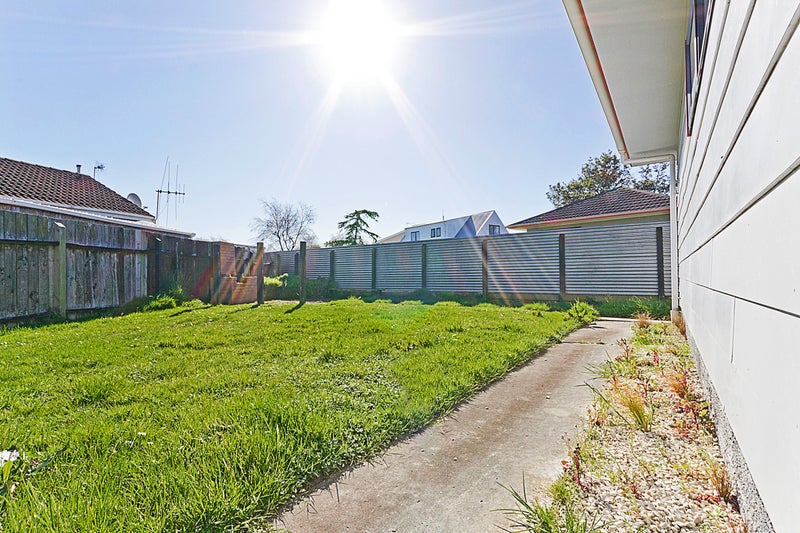 25 Suzanne Grove, Kelvin Grove, Palmerston North - Carousel 6