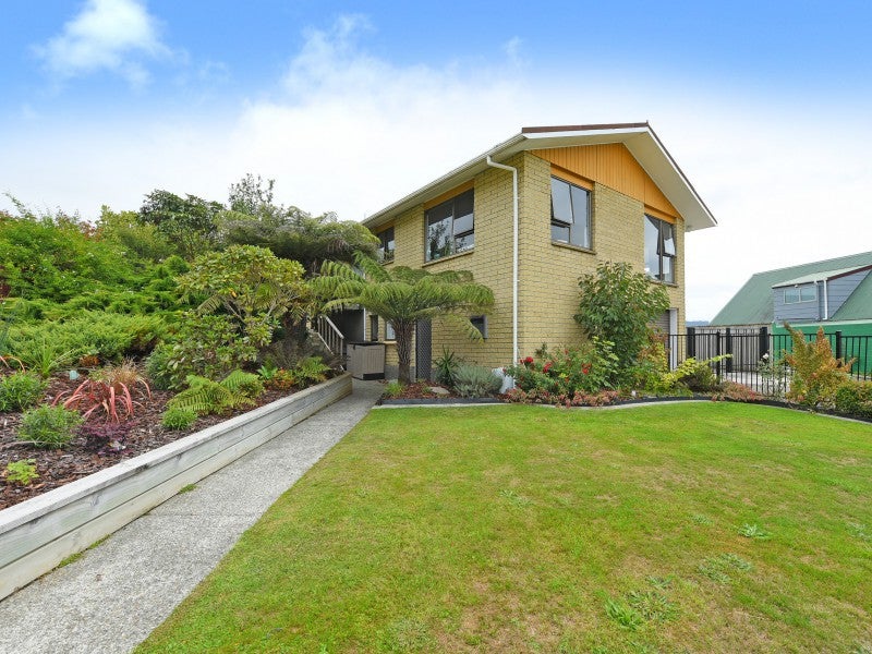 30 Seymour Grove, Kingsley Heights, Upper Hutt - Carousel 2