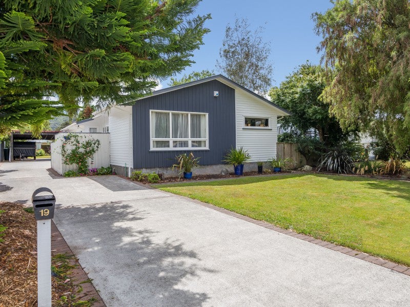 19 Molloys Road, Te Marua, Upper Hutt - Carousel 1