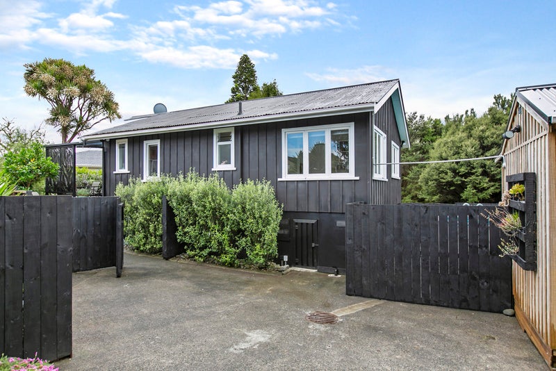 2/11 Serwayne Place, Sunnyvale, Auckland - Carousel 1