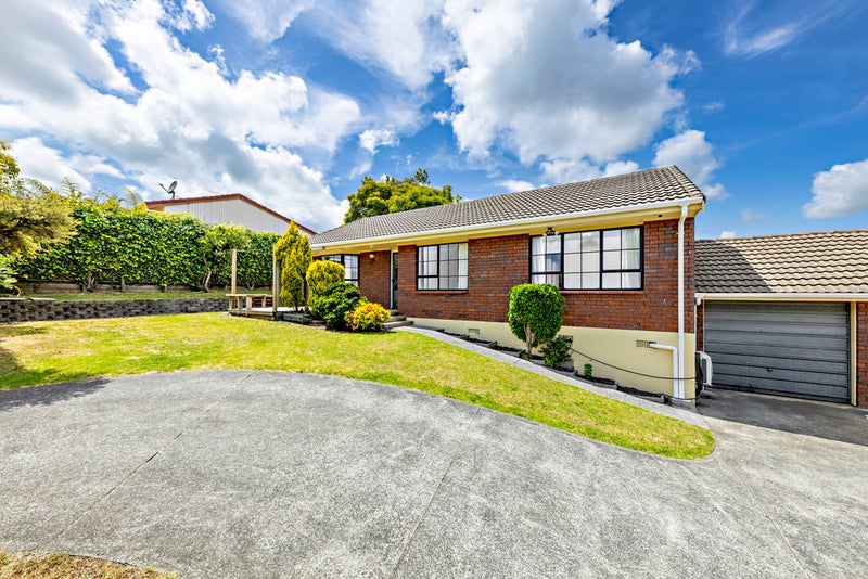 1/11 Orinda Close, Botany Downs, Auckland - Carousel 1
