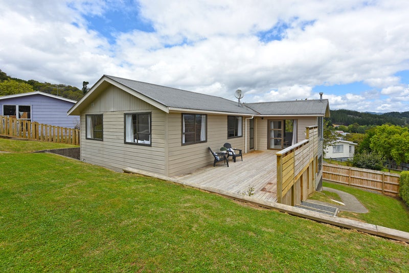 7 Snowberry Grove, Timberlea, Upper Hutt - Carousel 1