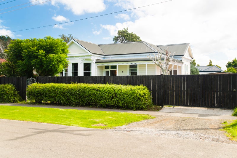 7 Dickson Street, Kaiti, Gisborne - Carousel 1