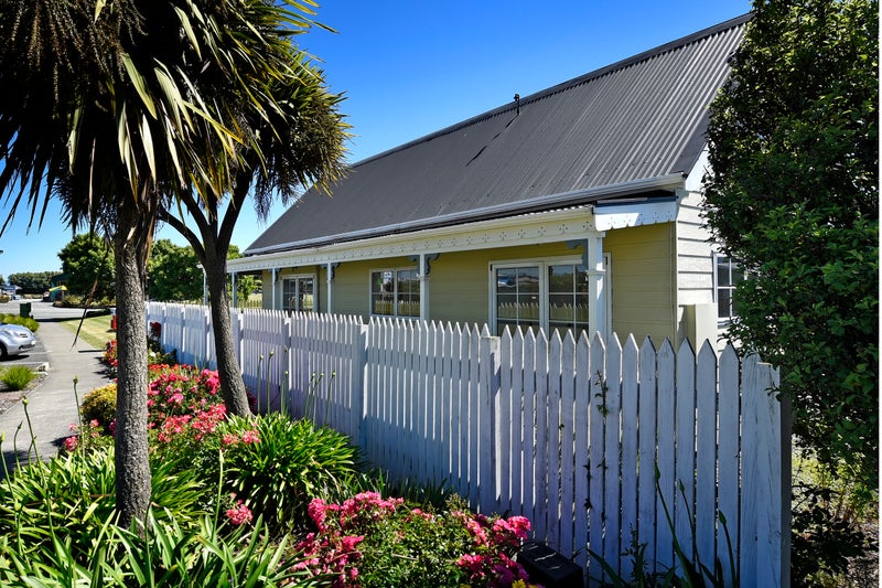 1 Ashcroft Place, Richmond, Richmond - Carousel 1