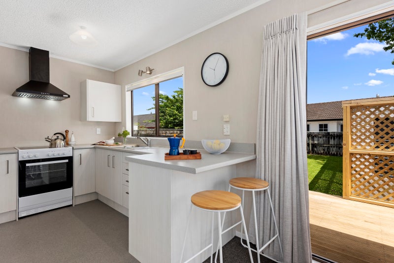 3 Memphis Grove, Totara Park, Upper Hutt - Carousel 2