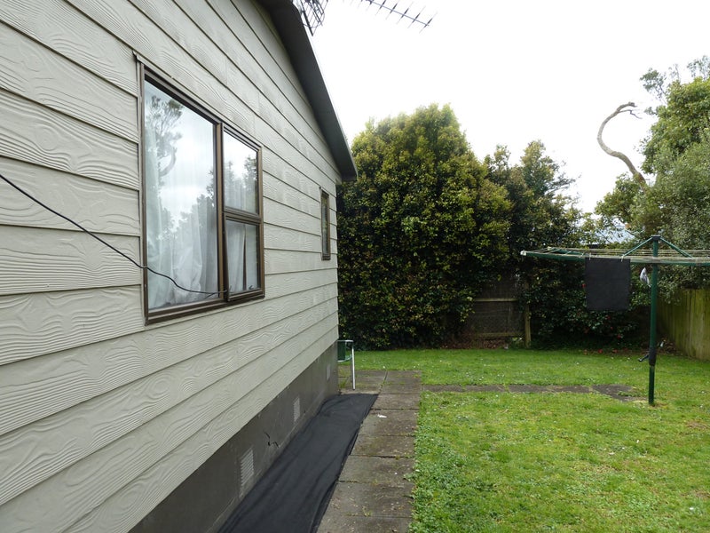 487 Waitakere Road, Henderson - Carousel 26