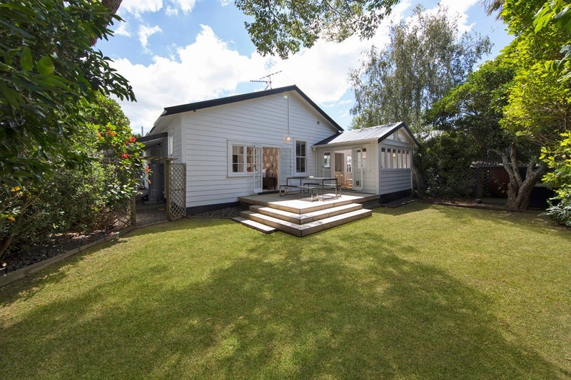 32B Kingsway Avenue, Sandringham, Auckland - Carousel 1