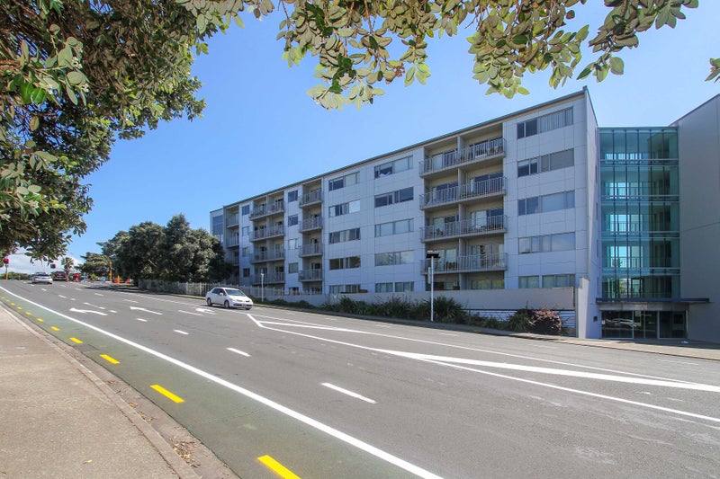 B 304/130 Anzac Street, Takapuna, Auckland - Carousel 2