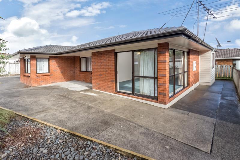 2/91 Aviemore Drive, Highland Park, Auckland - Carousel 1