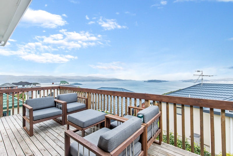 2 Tamworth Crescent, Newlands, Wellington - Carousel 2