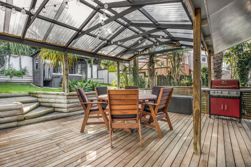 2/18 Parkview Place, Pakuranga, Auckland - Carousel 1