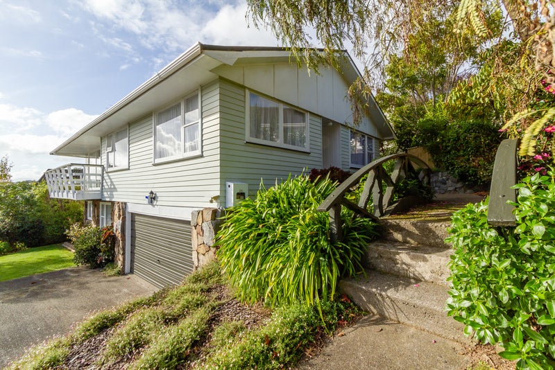 17 Sunbrae Drive, Silverstream, Upper Hutt - Carousel 2