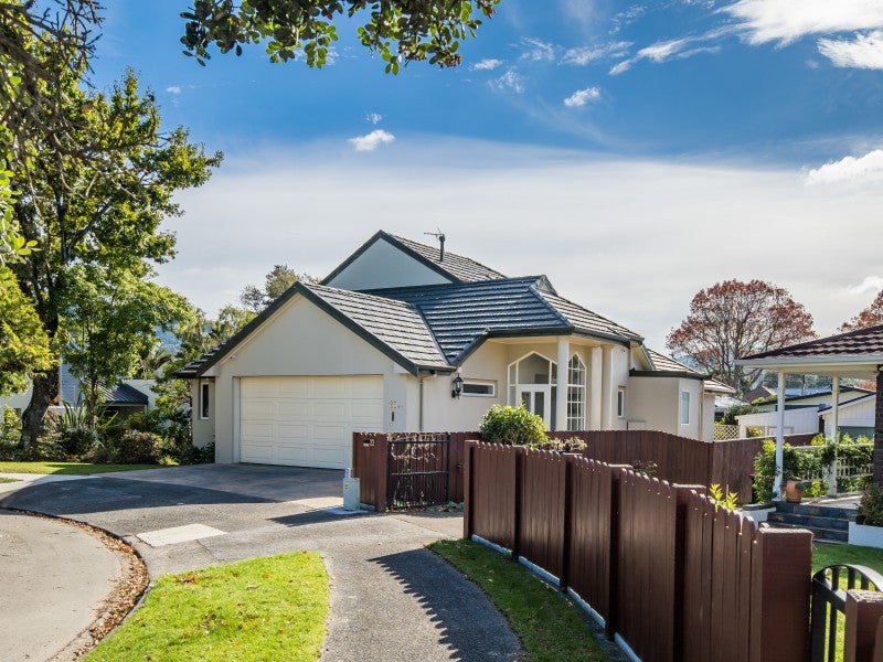21 Saint Columbans Grove, Boulcott, Lower Hutt - Carousel 1
