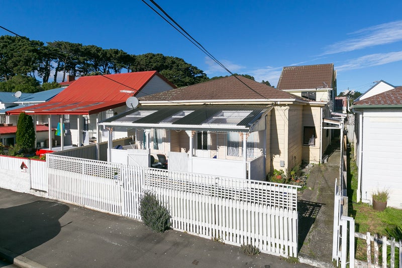 7 Angus Avenue, Berhampore, Wellington - Carousel 1