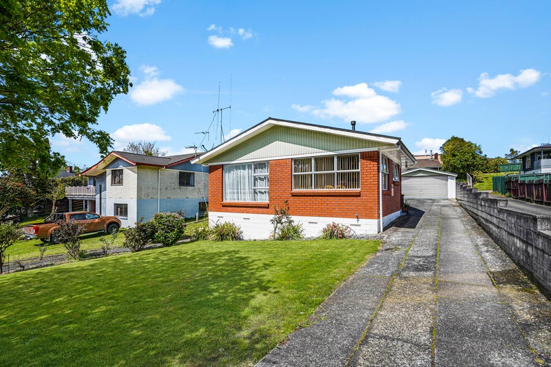 25 Sunnyhills Avenue, Glenview, Hamilton - Carousel 2