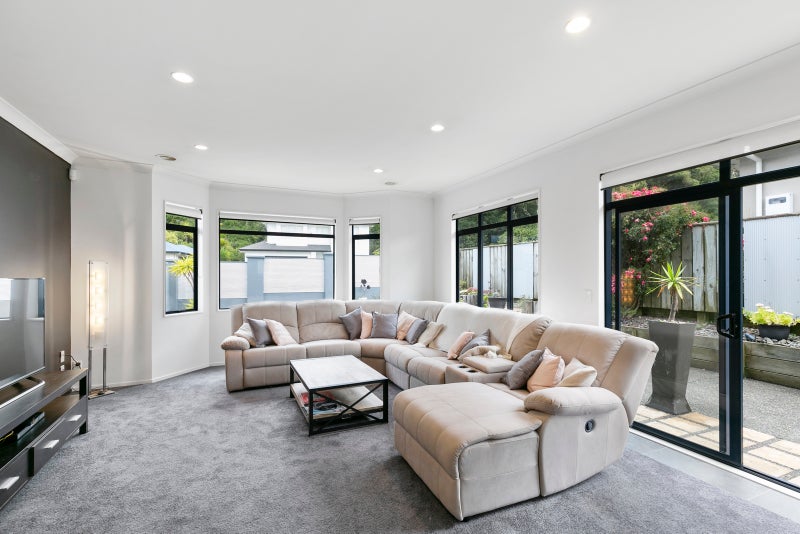 5 Chippenham Grove, Churton Park, Wellington - Carousel 2