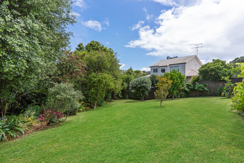 15 Pinewood Grove, Botany Downs, Auckland - Carousel 2