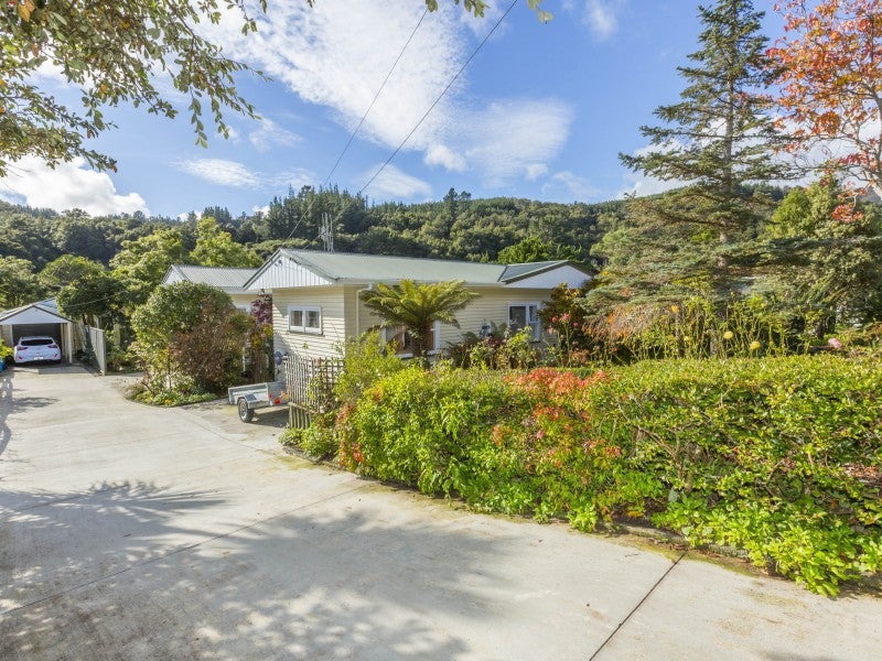 219 PLATEAU RD, THE PLATEAU, UPPER HUTT - Carousel 1