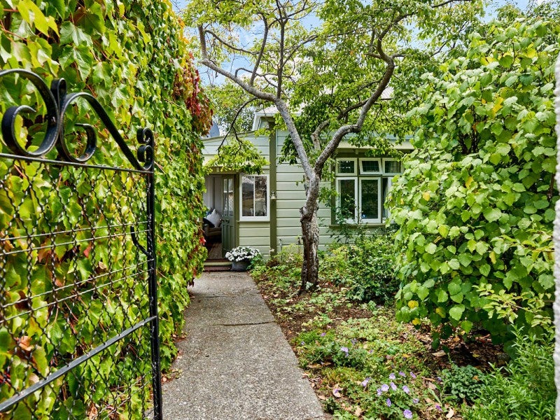 17 Mahoe Street, Eastbourne, Lower Hutt - Carousel 1