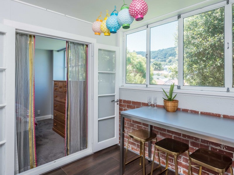 10/33 Hania Street, Mount Victoria, Wellington - Carousel 2