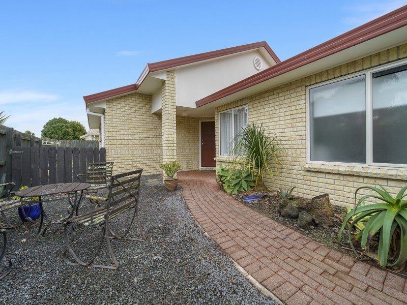 4C Sheriff Place, Randwick Park, Auckland - Carousel 2