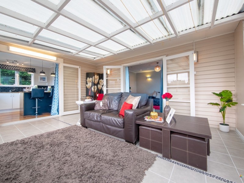 52 Cornwall Crescent, Cannons Creek, Porirua - Carousel 2