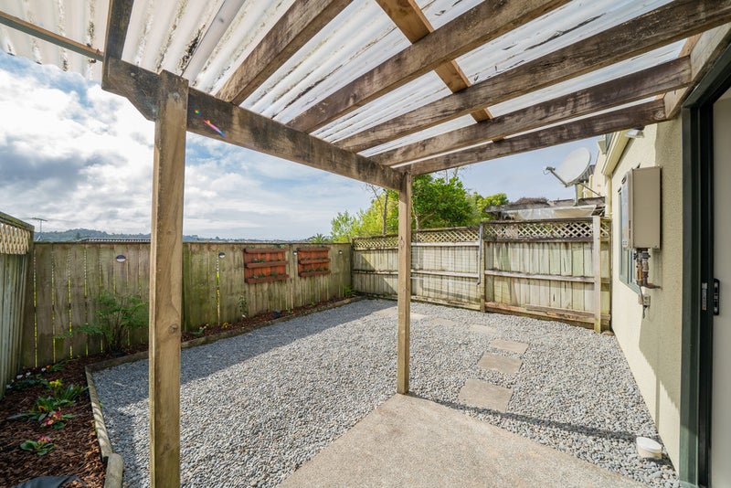 2/3 Orwell Road, Greenhithe, Auckland - Carousel 1