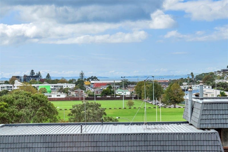 162 Stapleford Crescent, Browns Bay, Auckland - Carousel 2