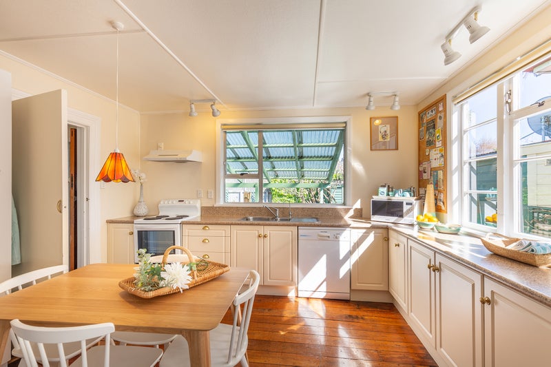 2 Tasman Street, The Wood, Nelson - Carousel 1