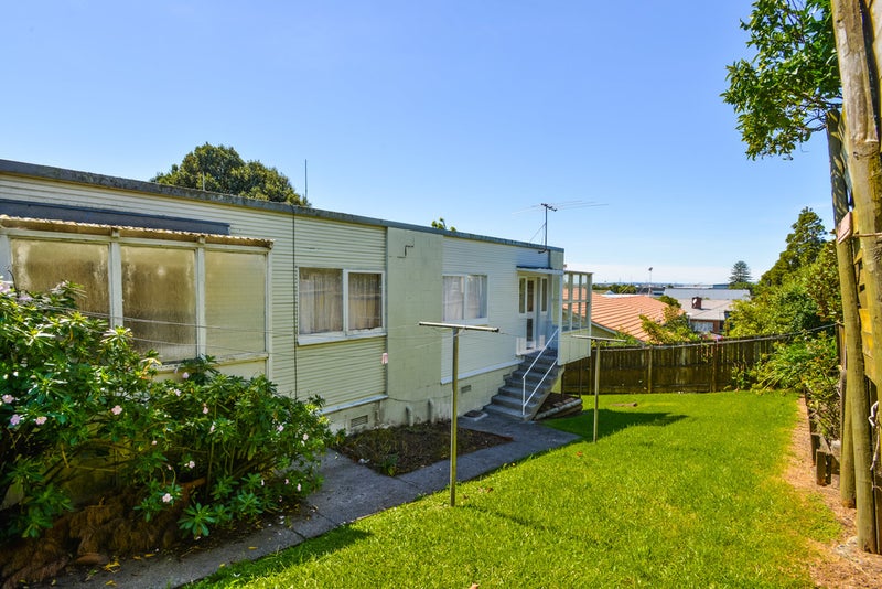 2/40 Mcrae Road, Mount Wellington, Auckland - Carousel 1