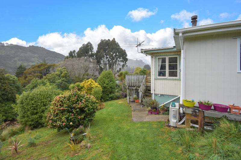 4 Solar Terrace, Broad Bay, Dunedin - Carousel 1