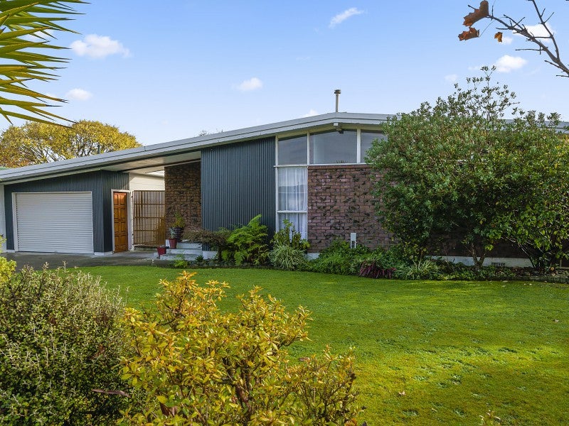 33 Somerset Crescent, Highbury, Palmerston North - Carousel 1