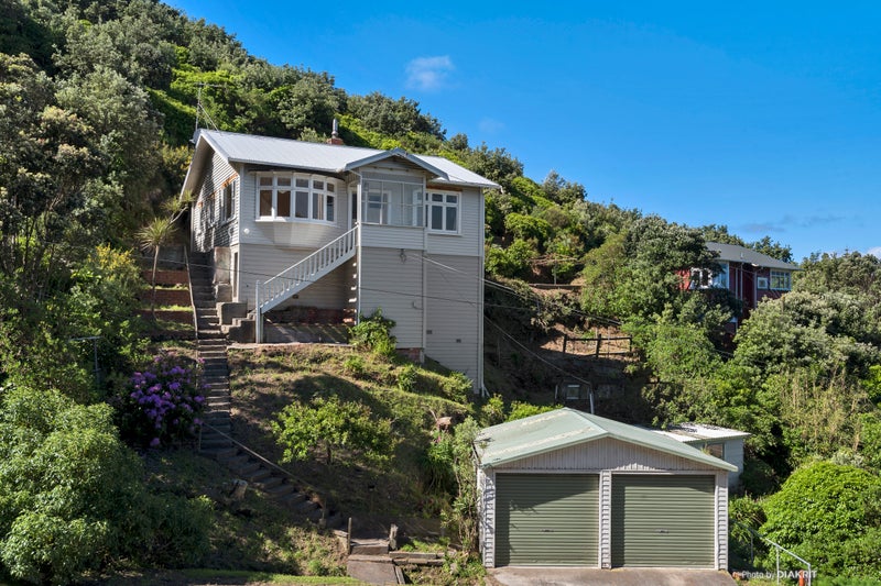 28 Cave Road, Houghton Bay, Wellington - Carousel 1