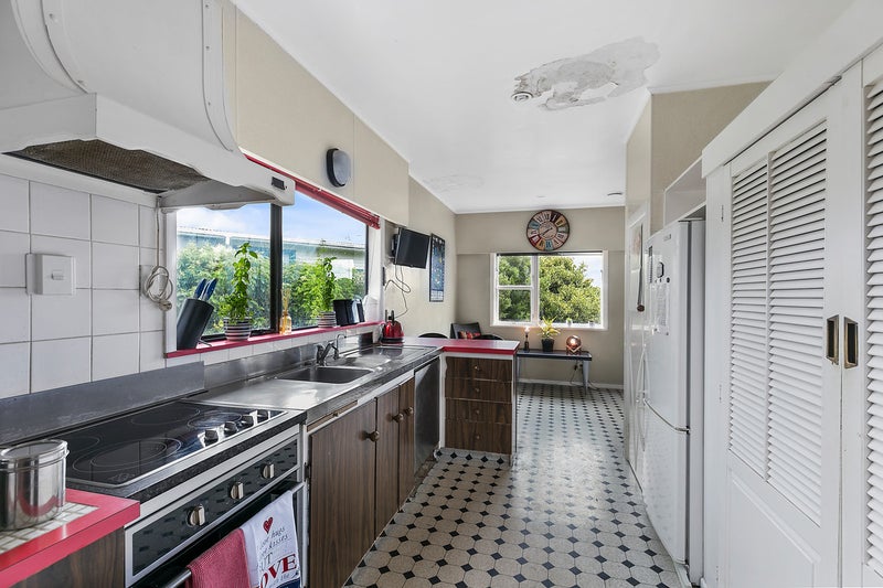 228 Helston Road, Paparangi, Wellington - Carousel 2