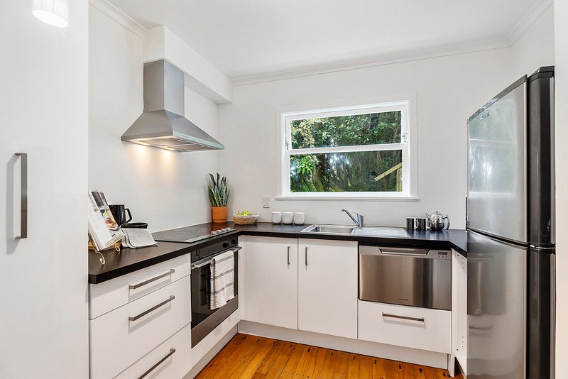 73B Pembroke Road, Northland, Wellington - Carousel 1