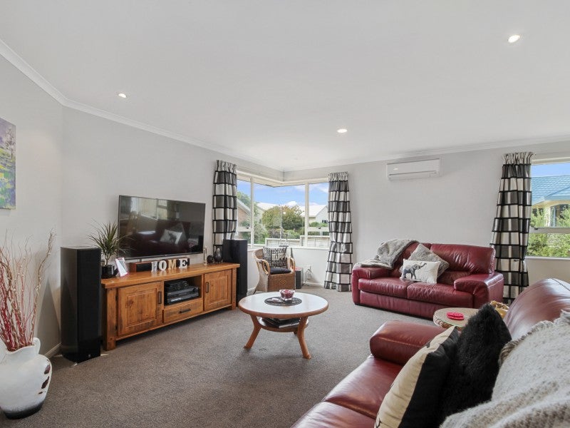 14 Hastings Place, Hamilton Lake, Hamilton - Carousel 2