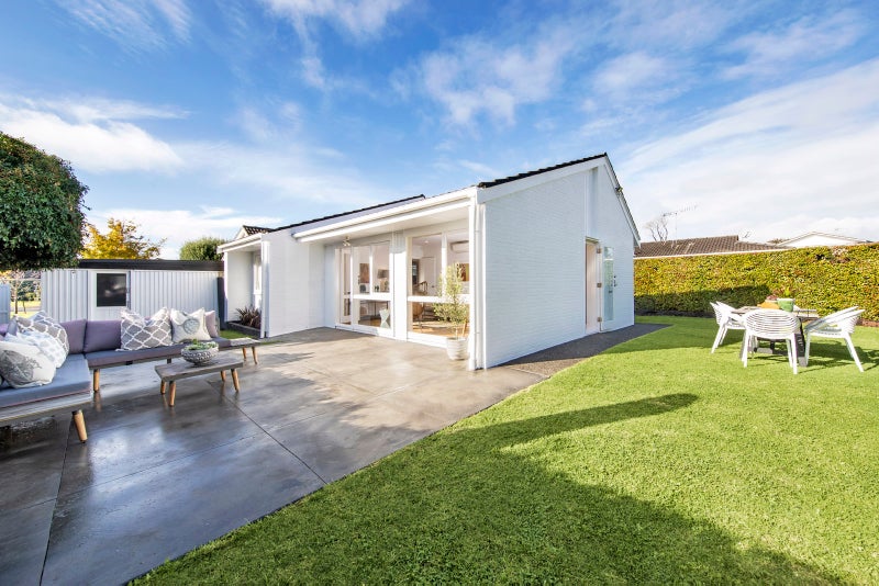 2/32 Celtic Crescent, Ellerslie, Auckland - Carousel 1